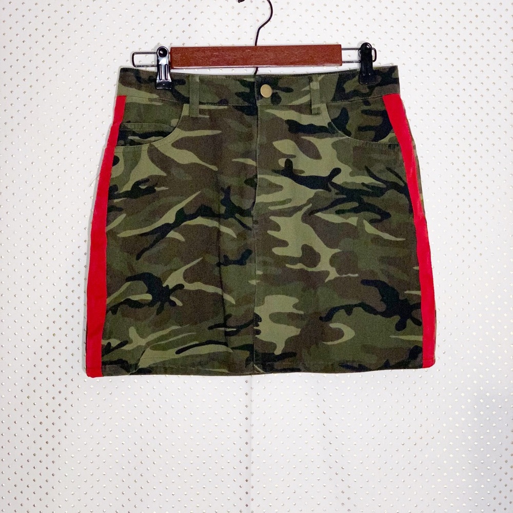 SOLD- Camo Print Mini Skirt - Forever 21 - Size M